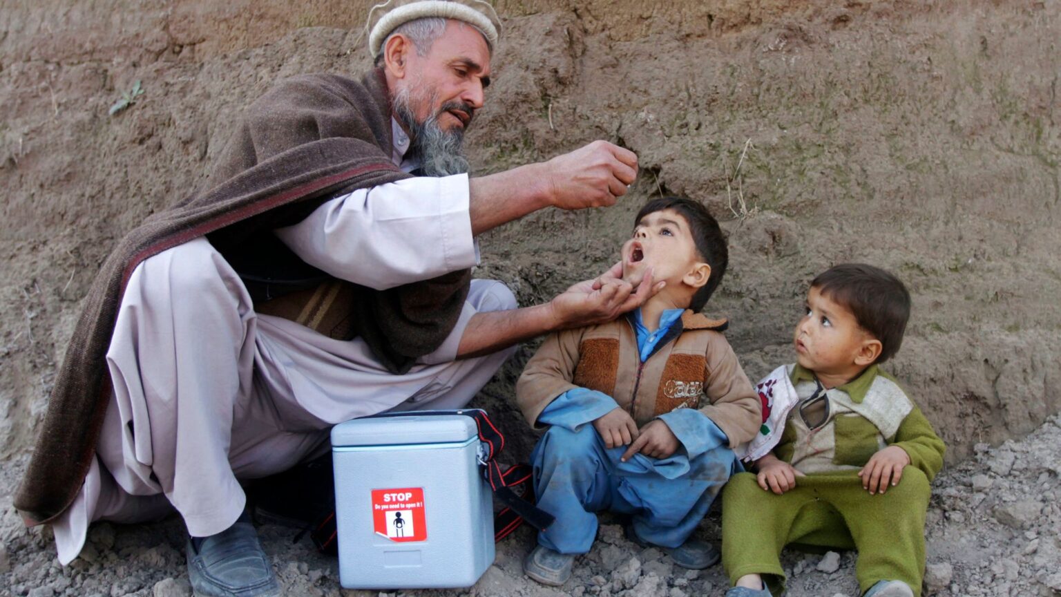 یونیسف: د پولیو پر وړاندې بېغوري د افغان ماشومانو راتلونکی له خطر سره مخ کوي